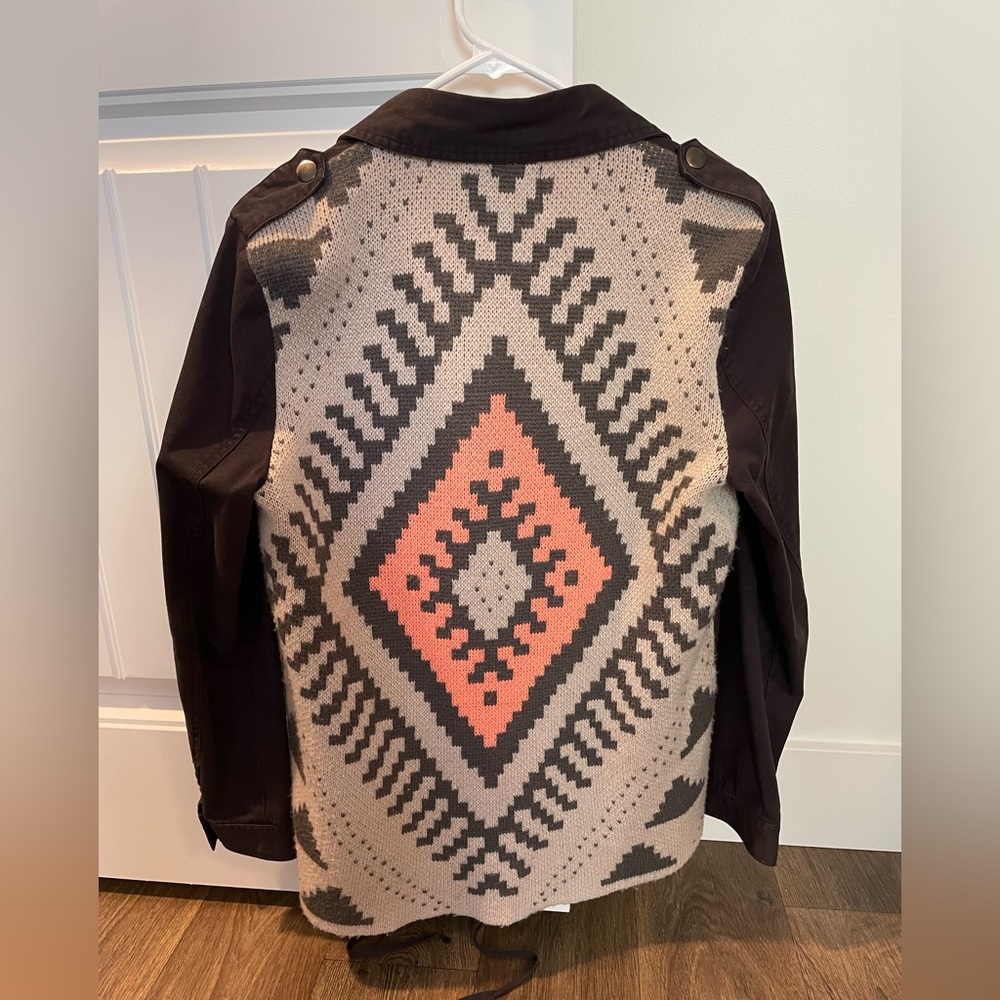 Adorable size medium Blu Pepper jacket with southwestern detail on back!